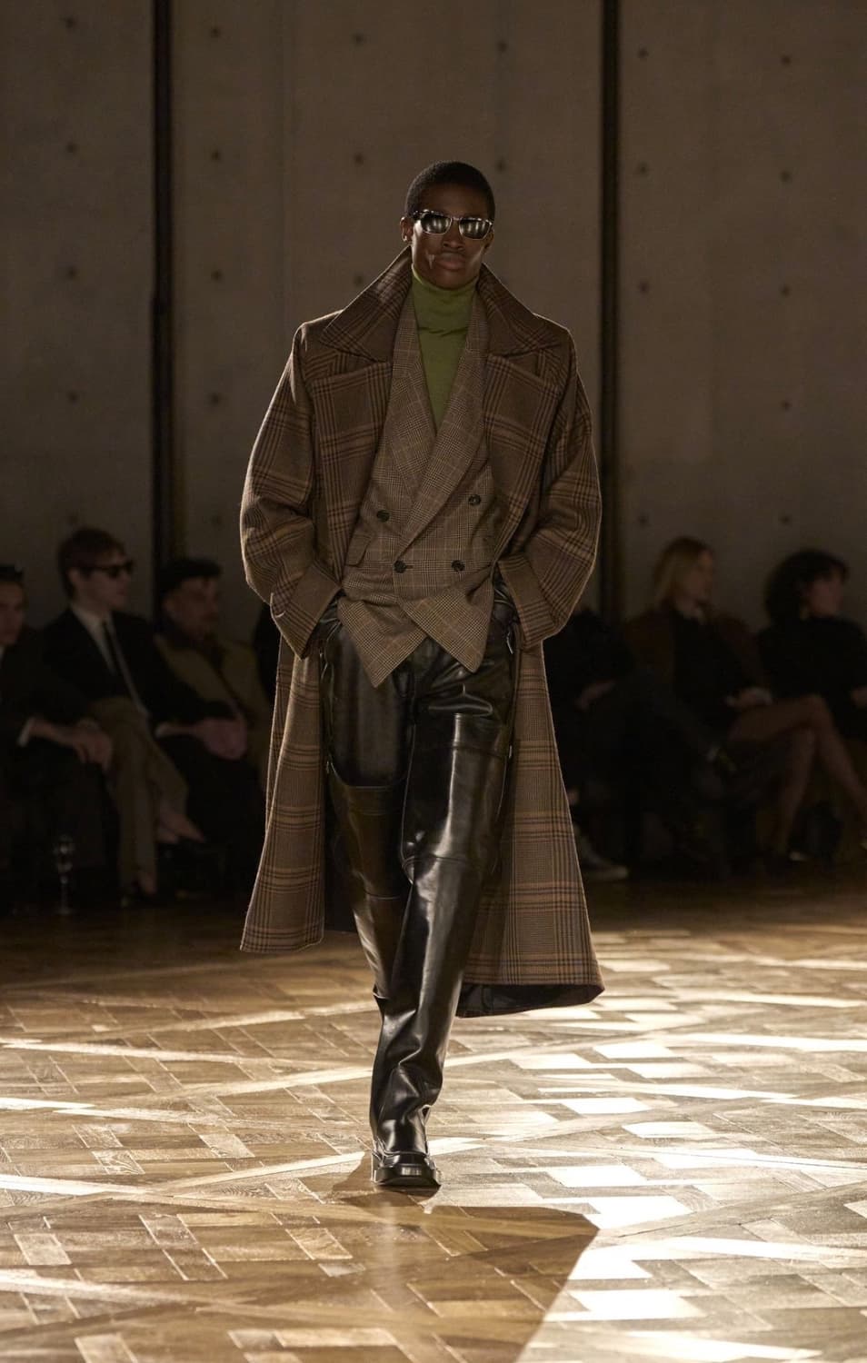 [차은우님 착용] 생로랑 25FW 스트럭쳐드 더블 브레스티드 체크 자켓 상품이미지1