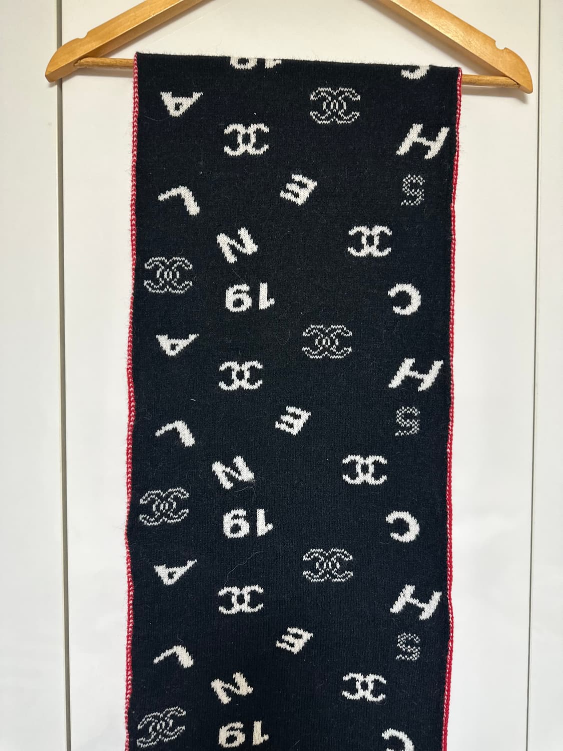 샤넬 블랙 로고 패턴 캐시미어제니머플러 상품이미지7