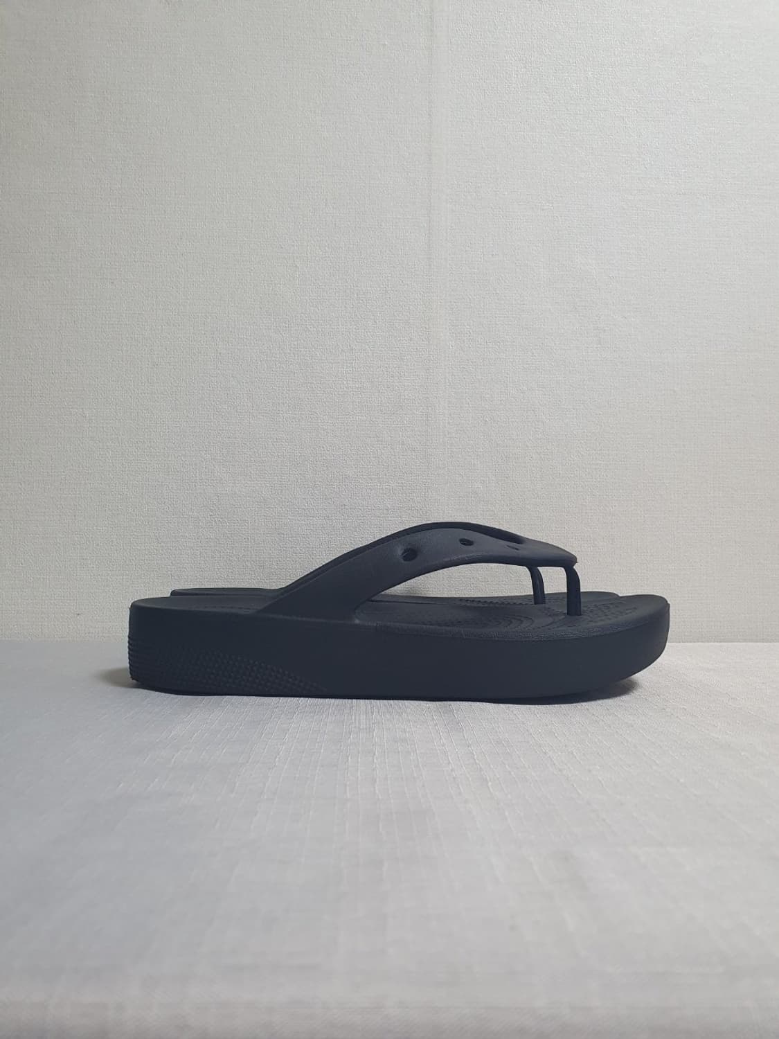 230mm 크록스 클래식 플랫폼 플립 블랙 상품이미지6