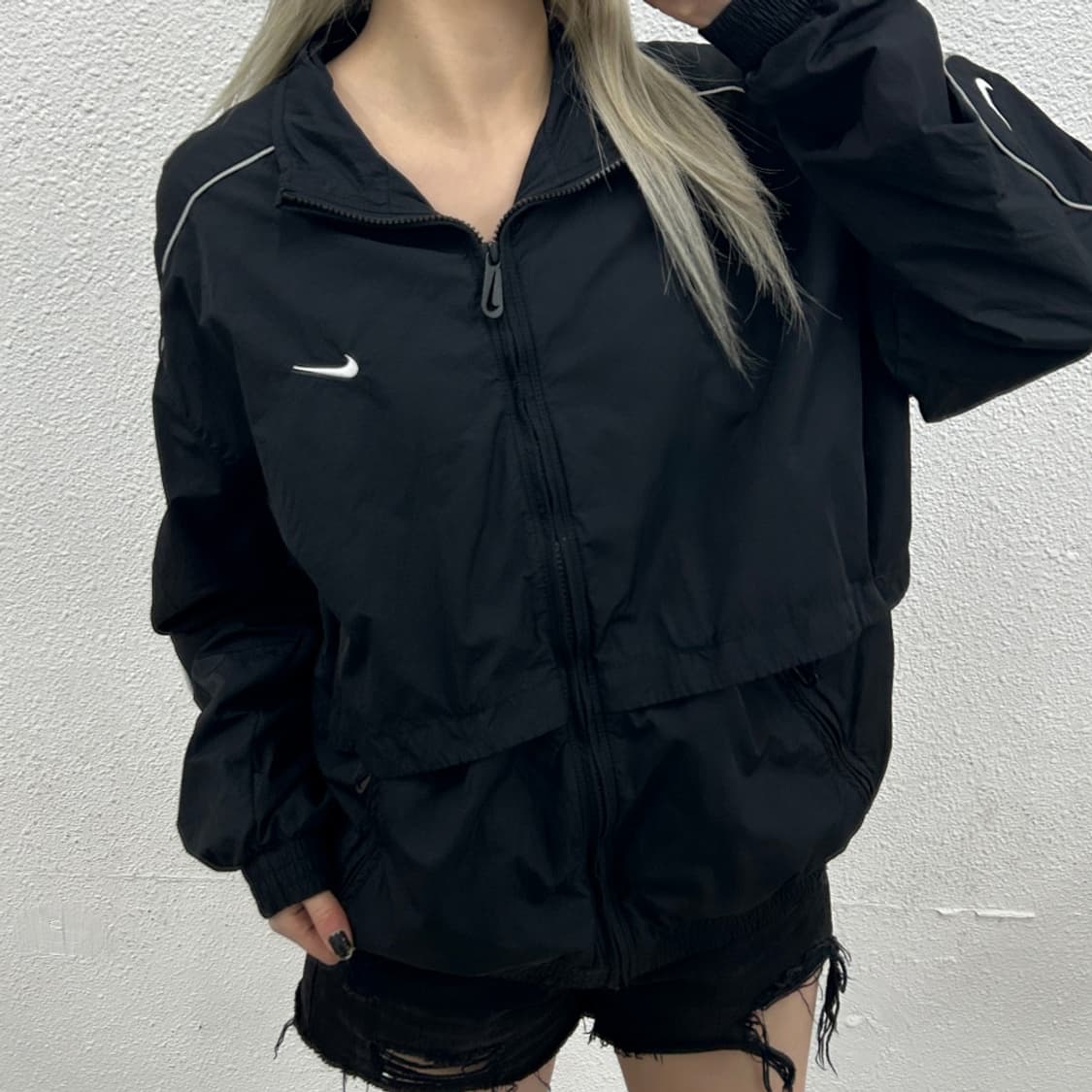 나이키 화이트로고 블랙 바람막이 L 상품이미지1