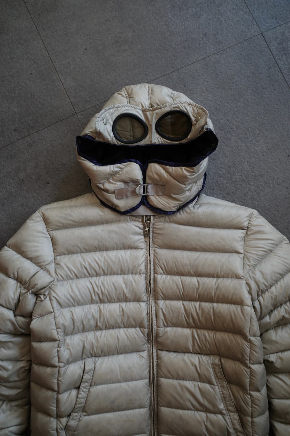 씨피컴퍼니 고글 라이트 다운 자켓 상품이미지3