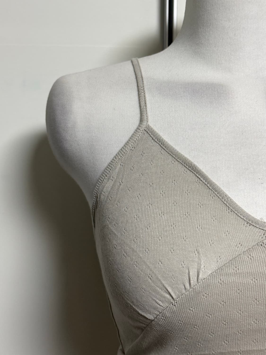 튜프티 펀칭 프릴 나시 상품이미지2