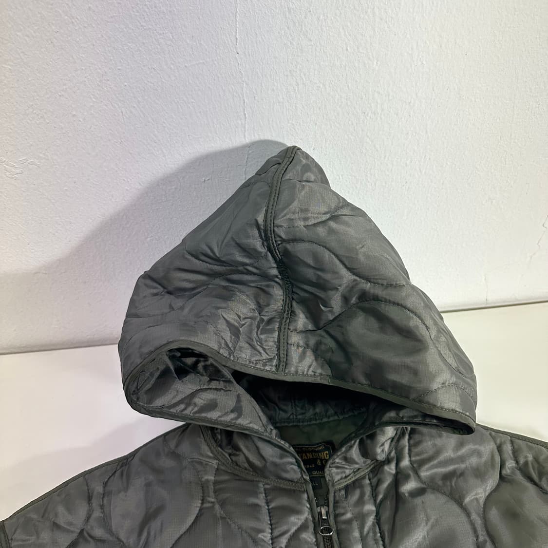 100 아웃스탠딩 카키 내피 깔깔이 퀼팅자켓 상품이미지3