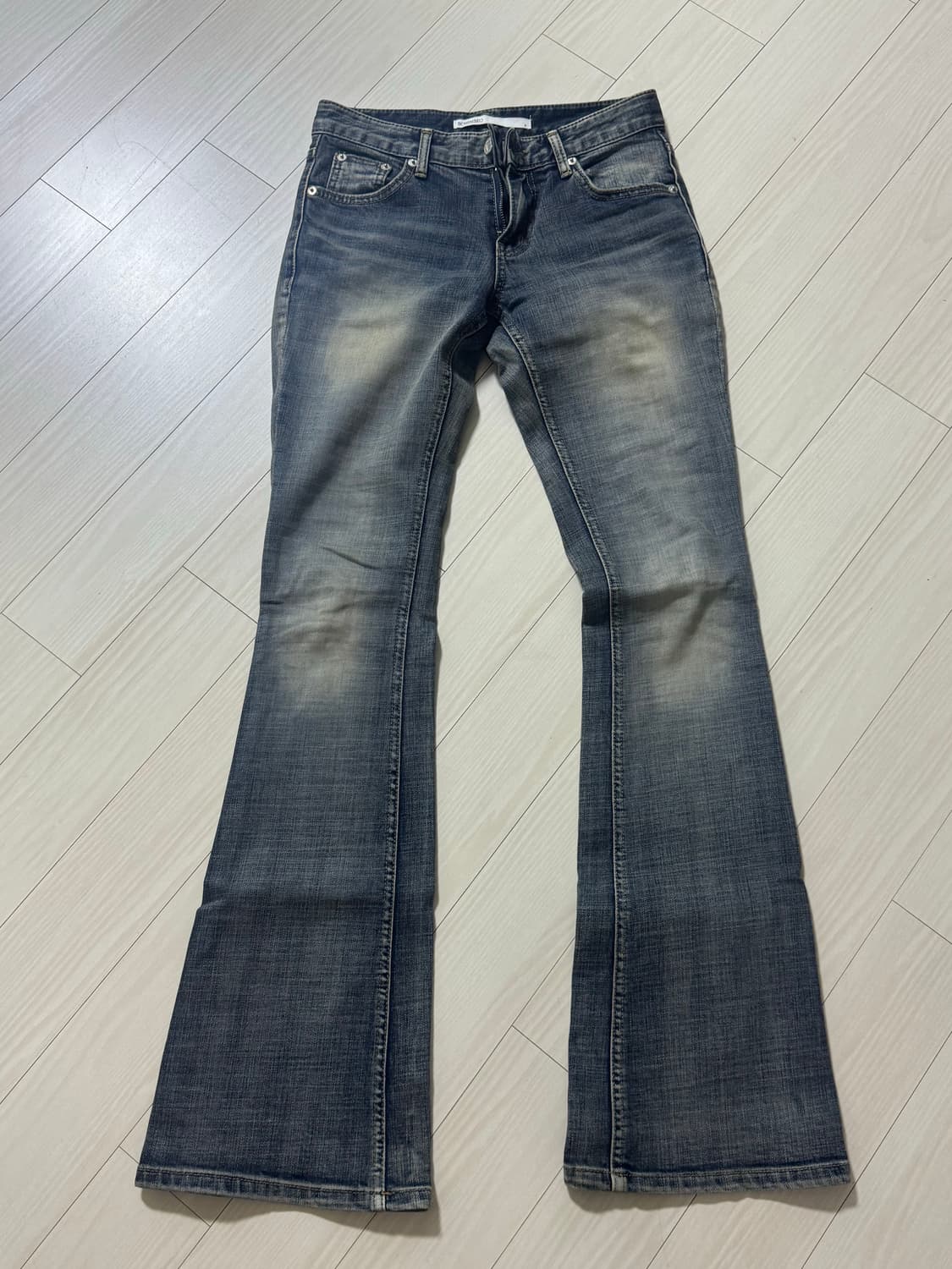 보헤미안서울 부츠컷 로우라이즈 데님 s 상품이미지1