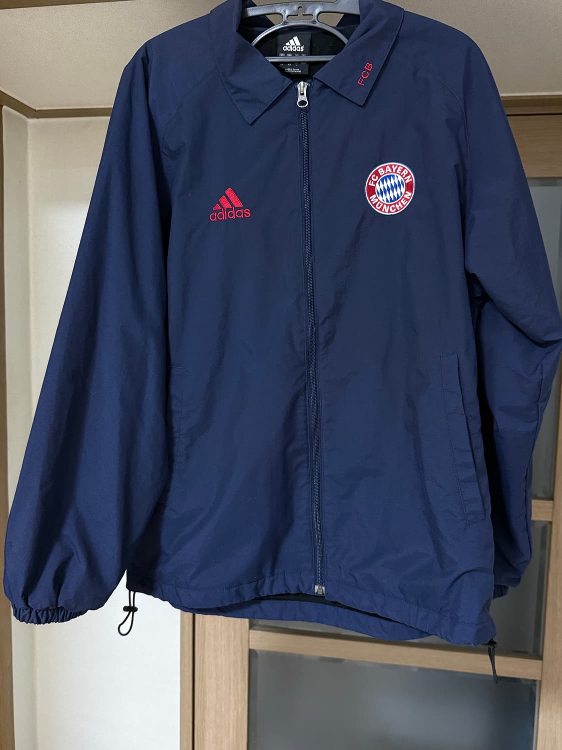 아디다스 FC 바이에른 뮌헨 코치 자켓 상품이미지2