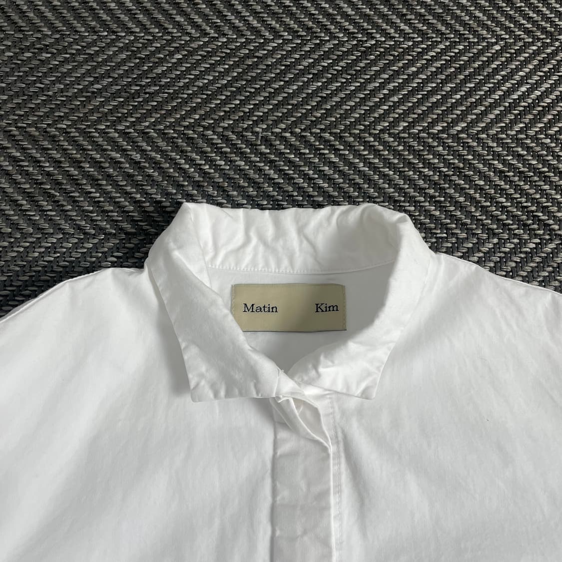 마뗑킴 히든 버튼 크롭 화이트 셔츠 y 3618 상품이미지6