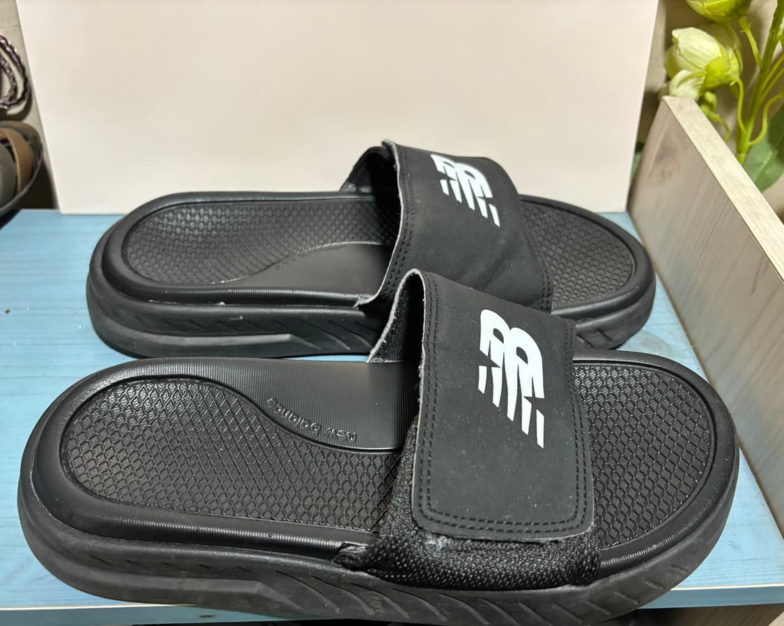 뉴발란스 쿠셔닝 슬라이드 슬리퍼 블랙 240사이즈 상품이미지2