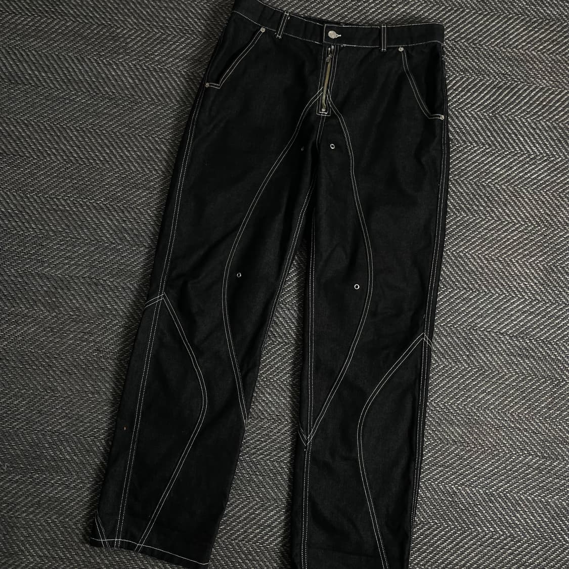 51퍼센트 스티치 디테일 커브드 블랙 데님 팬츠y 3142 상품이미지1