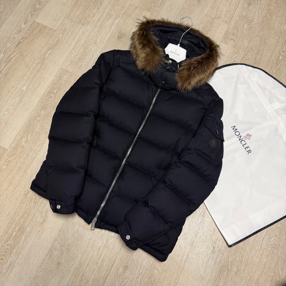 [5/새상품급] 몽클레어 알레만드 패딩 블랙와펜 상품이미지1