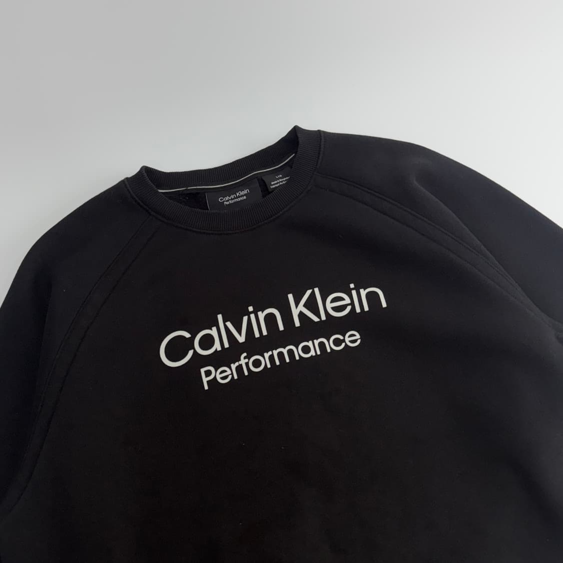 Calvin klein 켈빈클라인 스펠아웃로고 블랙 맨투맨 상품이미지4