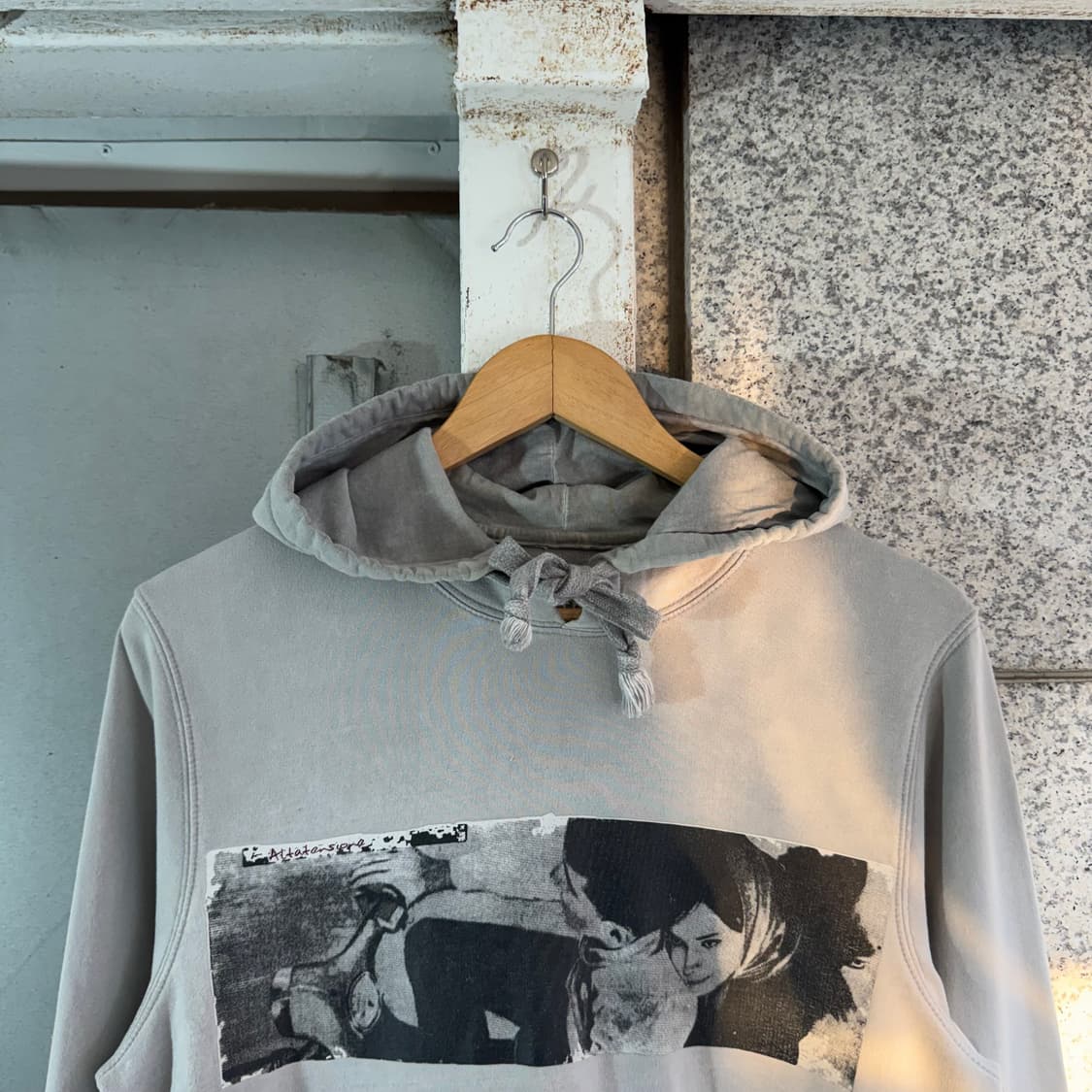 Altatenslone 바이커 프린팅 로고 후드티 상품이미지3