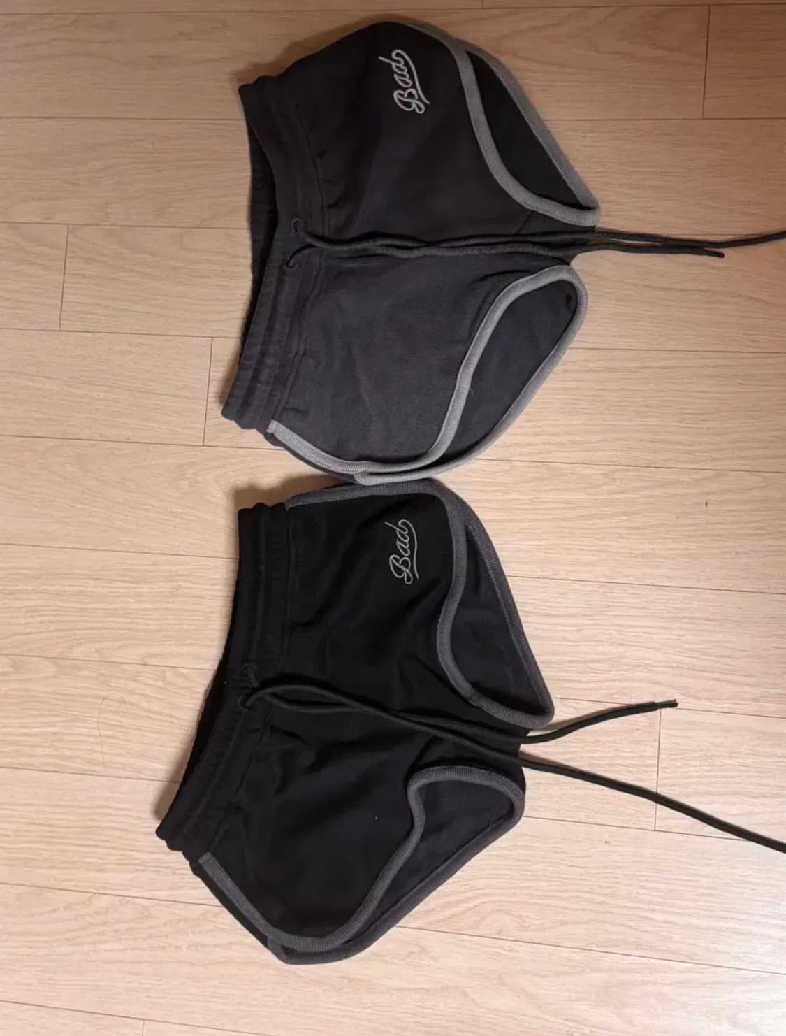 배드블러드 비욘드 소프트 돌핀 숏츠 돌핀 팬츠 블랙 차콜 상품이미지3