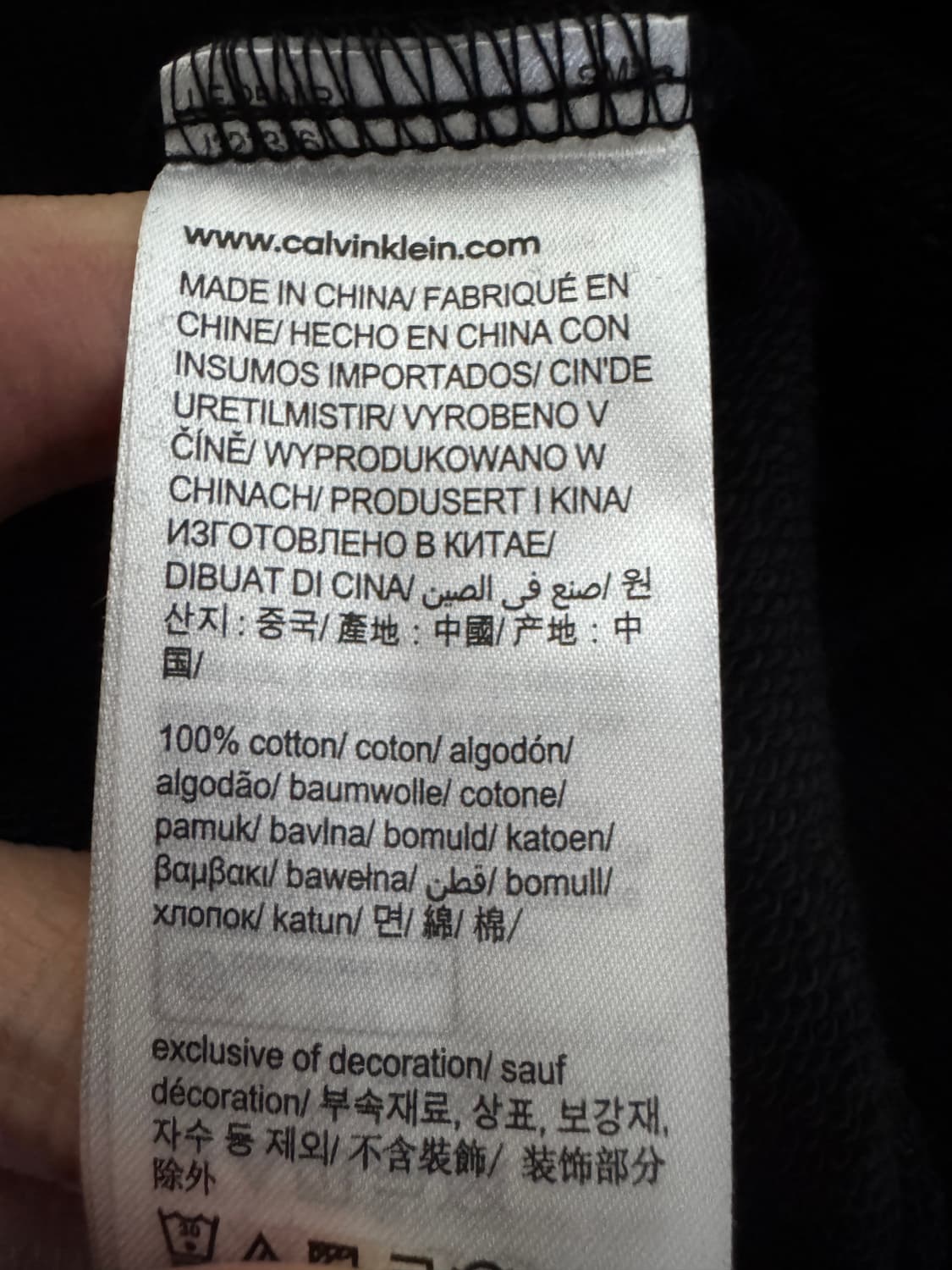 캘빈클라인 진 미니멀 샌터 로고 스웻 맨투맨 블랙 상품이미지4