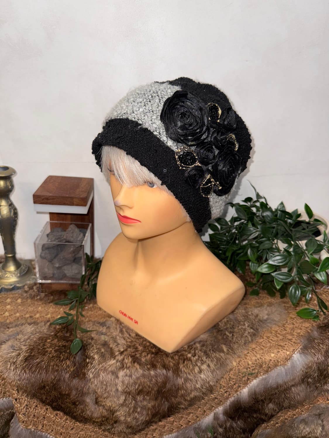 Black & gray flower corsage knit beanie  상품이미지2