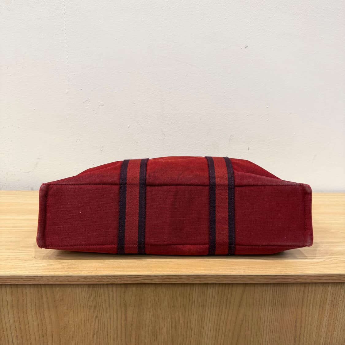 에르메스 캔버스 코튼 토트백 스트라이프 배색 버튼 클로징 디테일 와인 상품이미지4