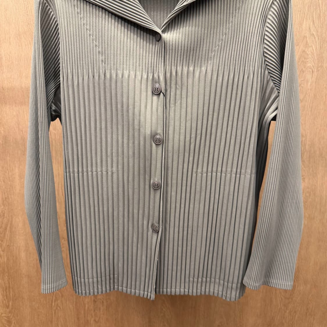 플리츠미 블라우스 가디건 세일러 카라 버티컬 플리츠 디테일 베이지 상품이미지5