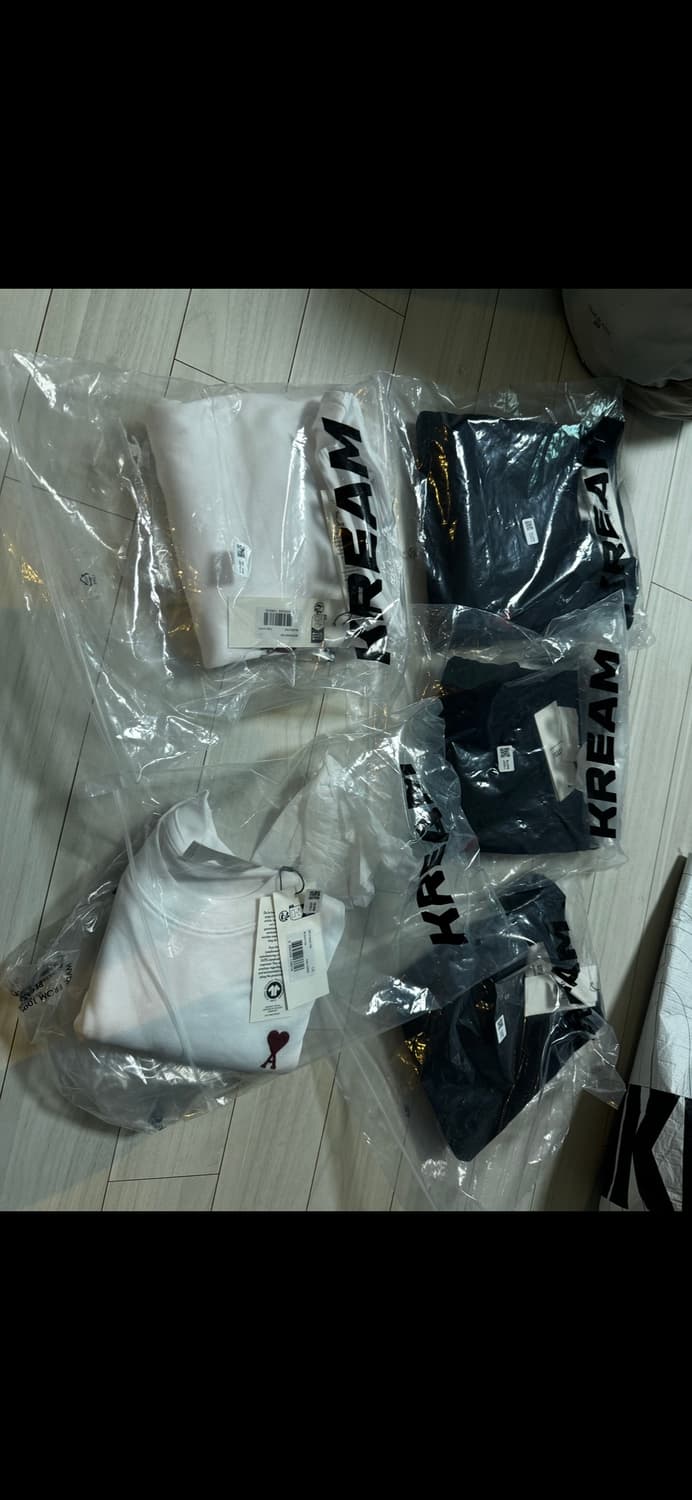 정품  아미 하트 로고 티셔츠 새상품 블랙/화이트 상품이미지1