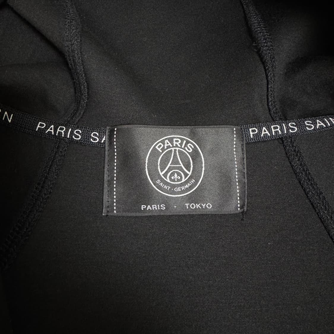 Edifice x PSG 협업 후드집업 상품이미지3