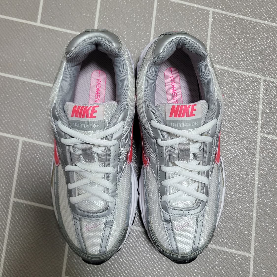 나이키 이니시에이터 실버핑크 운동화 225cm 상품이미지3