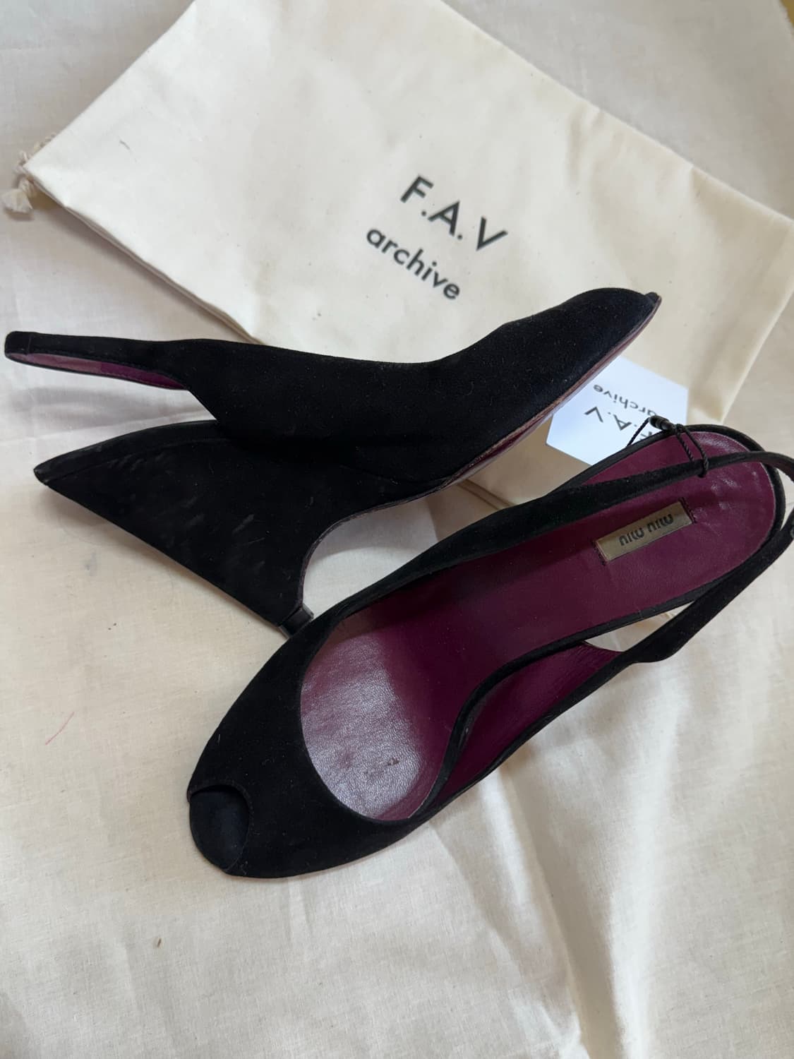 미우미우 스웨이드 오픈토 웨지 슬링백 상품이미지1