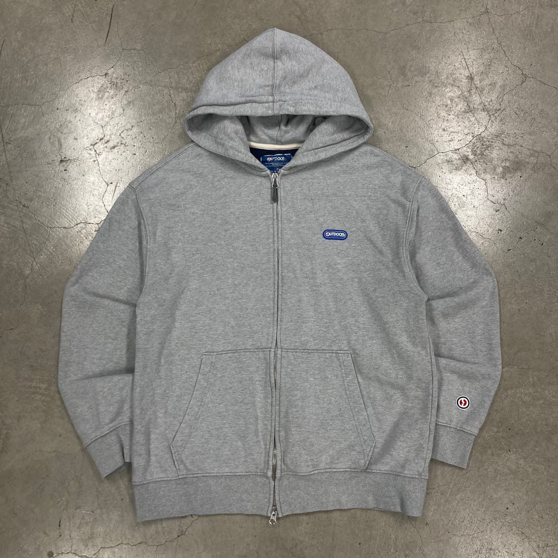 아웃도어 그레이 컬러 빅로고 후드 집업 상품이미지2