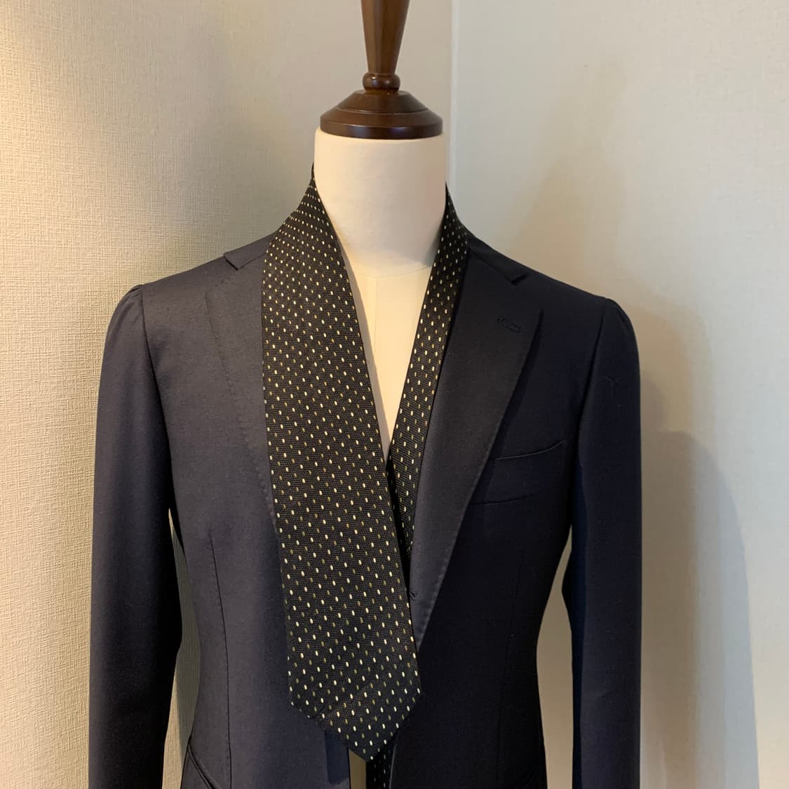 입생로랑(YSL) 도트패턴 블랙컬러 명품넥타이 정장룩코디 A+ 상품이미지1