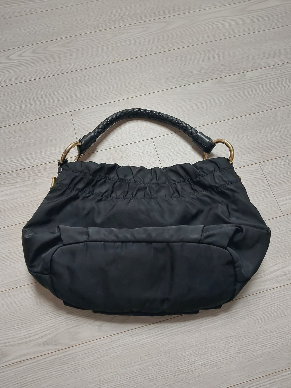 [정품] 프라다 PRADA 블랙 나일론 셔링 호보백 상품이미지6