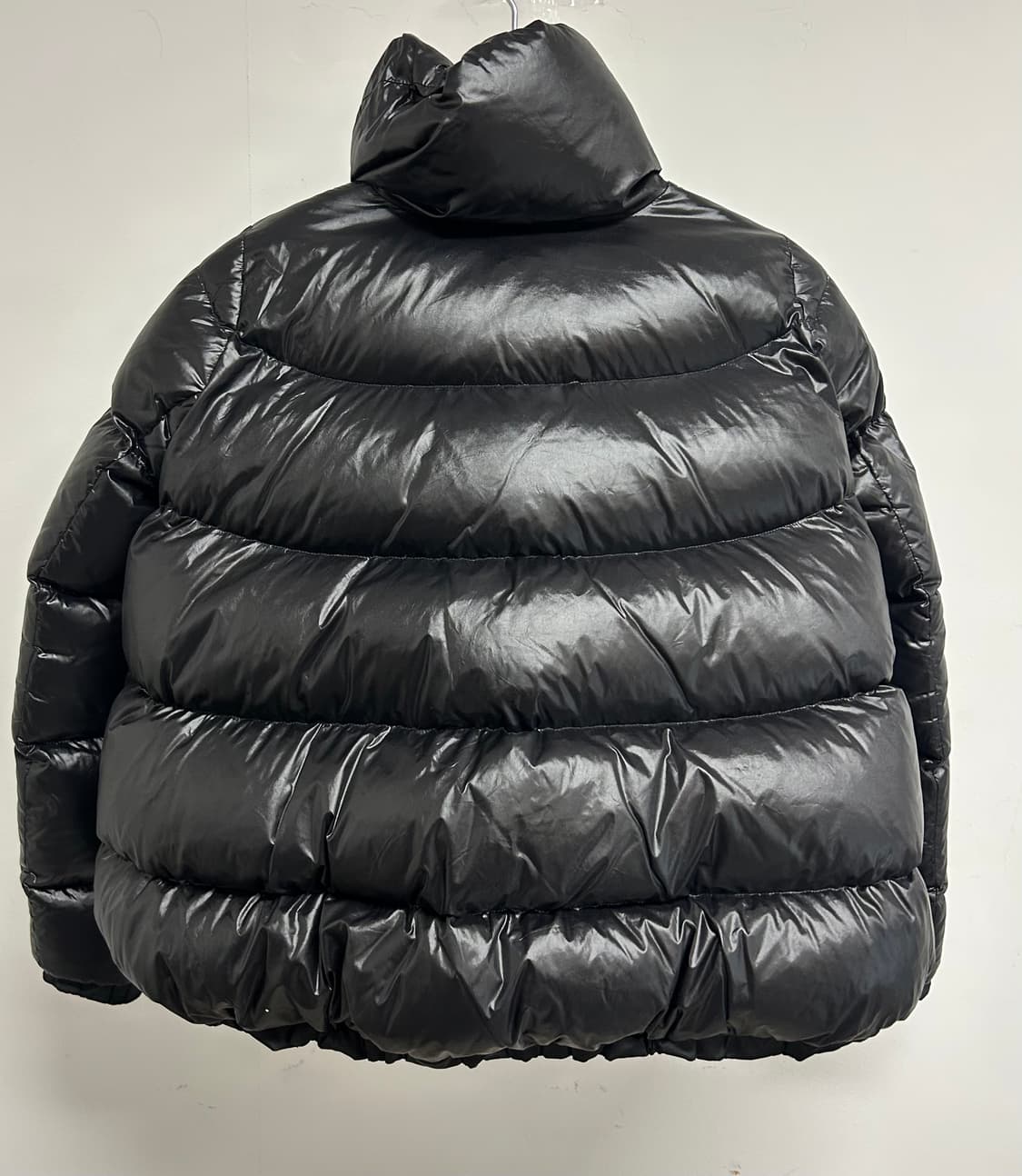 리틀블랙 블랙 유광 숏패딩 상품이미지3