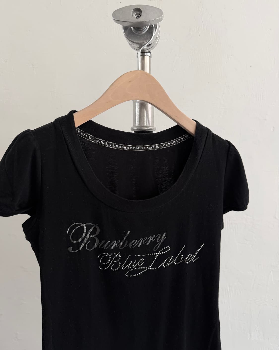 Burberry 버버리 블루라벨 블랙 큐빅 레터링 퍼프 티셔츠 상품이미지2