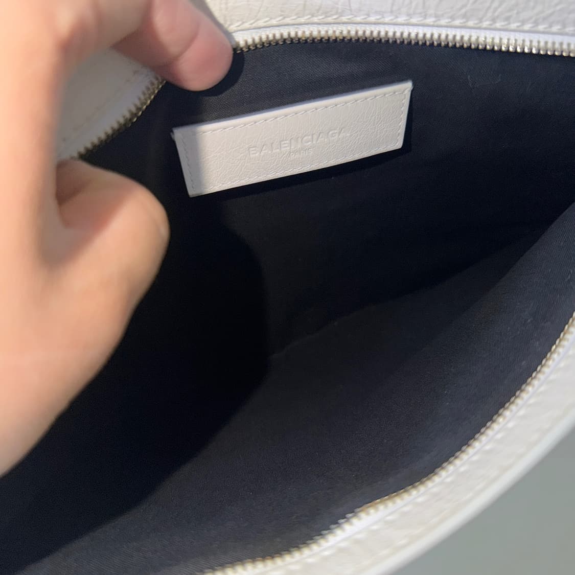 발렌시아가 남성 화이트&레드 클러치백 상품이미지7