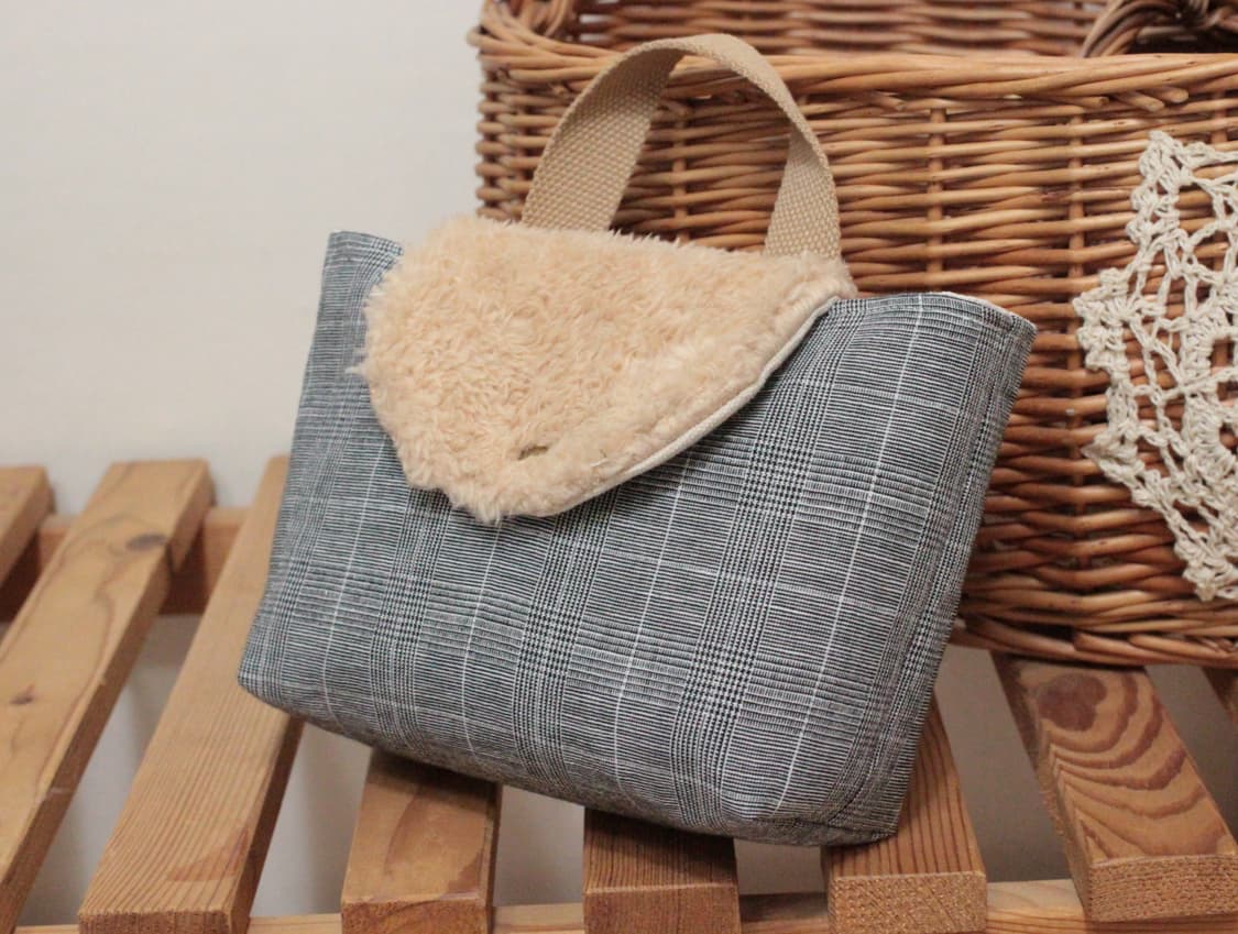 핸드메이드 손잡이 퍼 파우치 상품이미지3