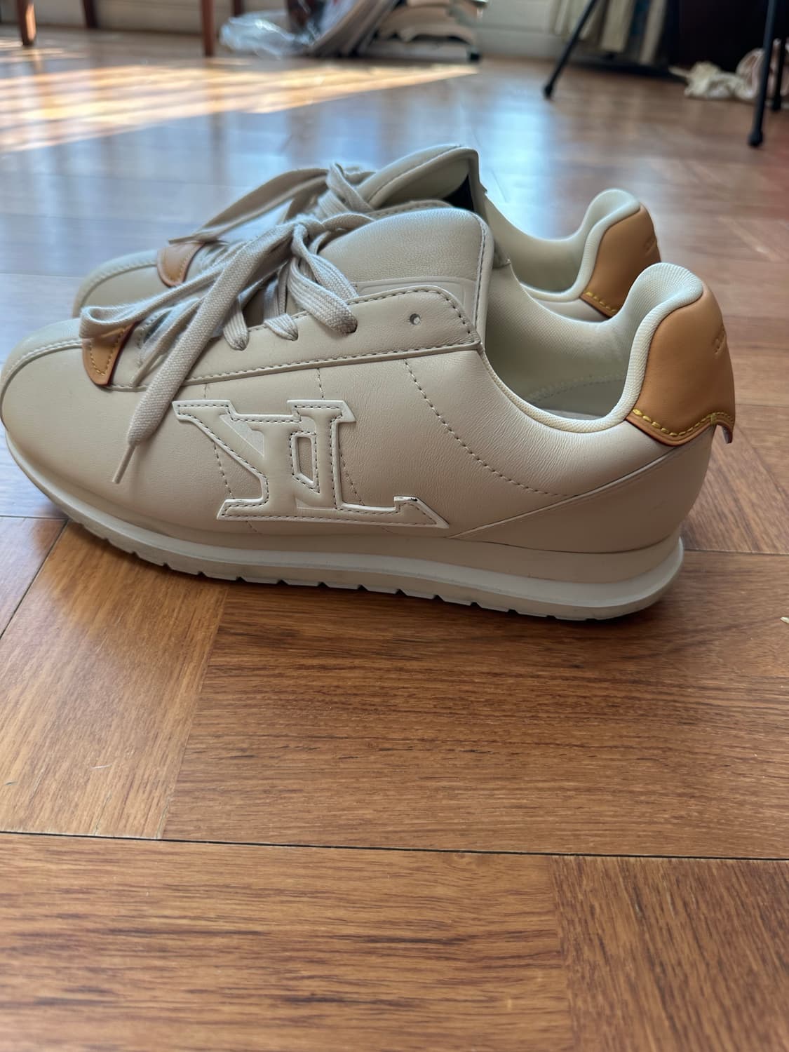 [11사이즈] 루이비통 버터소프트 스니커즈 상품이미지1