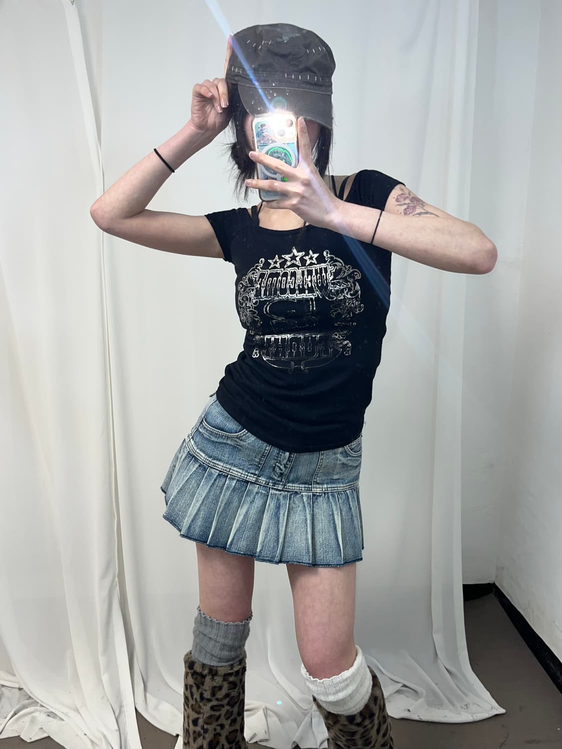 블랙 오프숄더 백 메쉬 포인트 P2K 티셔츠 상품이미지1