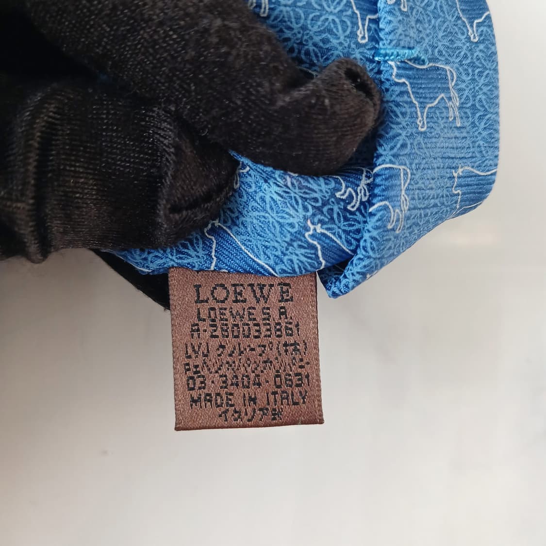 로에베 실크 블루 소 패턴 넥타이 9.9cm B등급 A19596
 상품이미지9