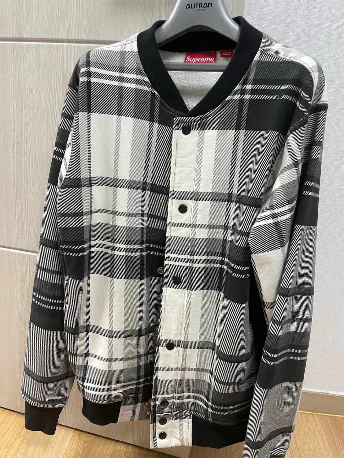 슈프림 체크 봄버 상품이미지1