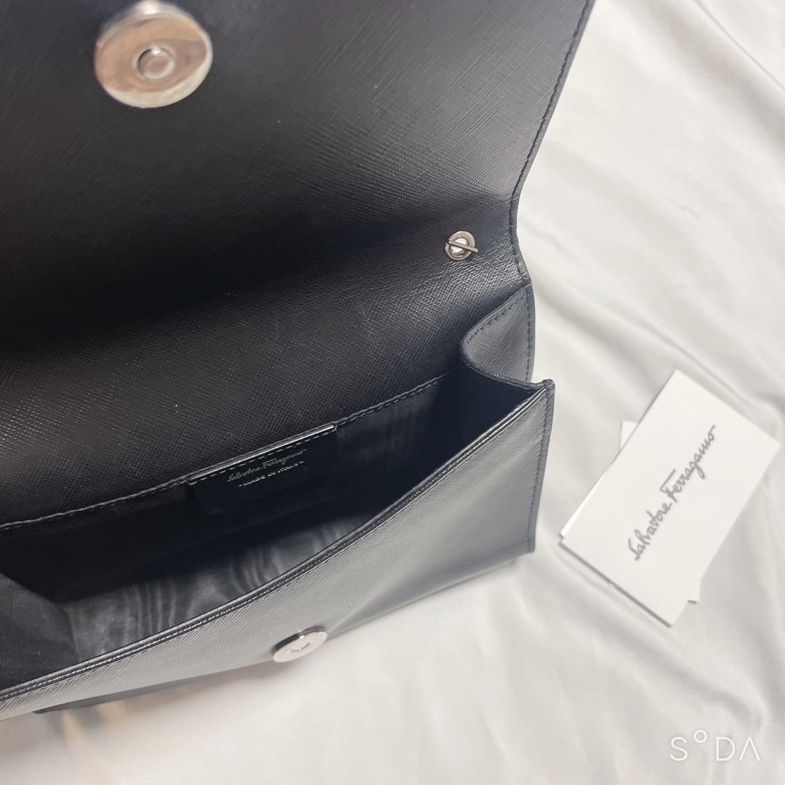 페라가모 체인 미니 크로스백 블랙 상품이미지8