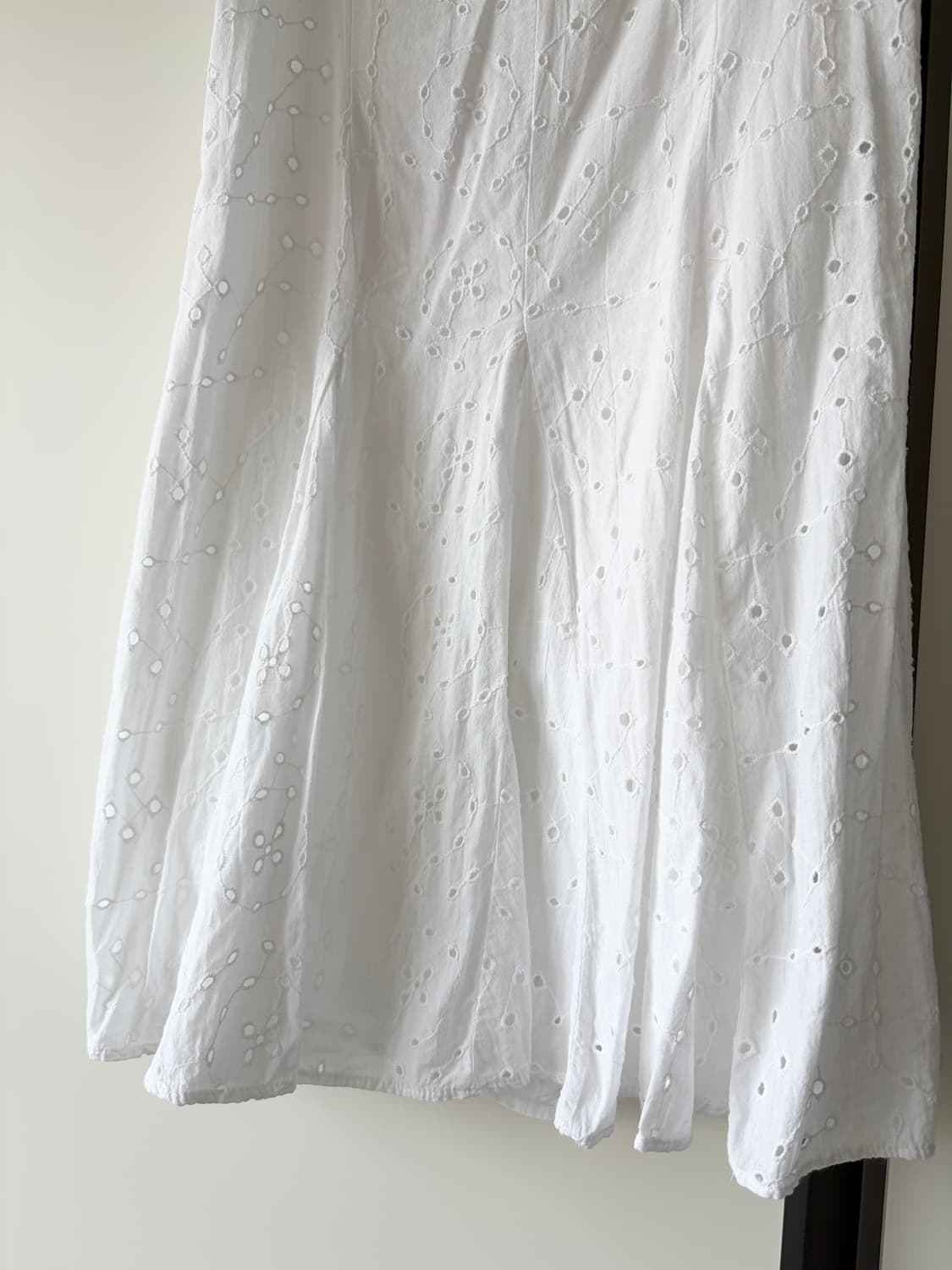 자라 펀칭 민소매 화이트 미니원피스 상품이미지3