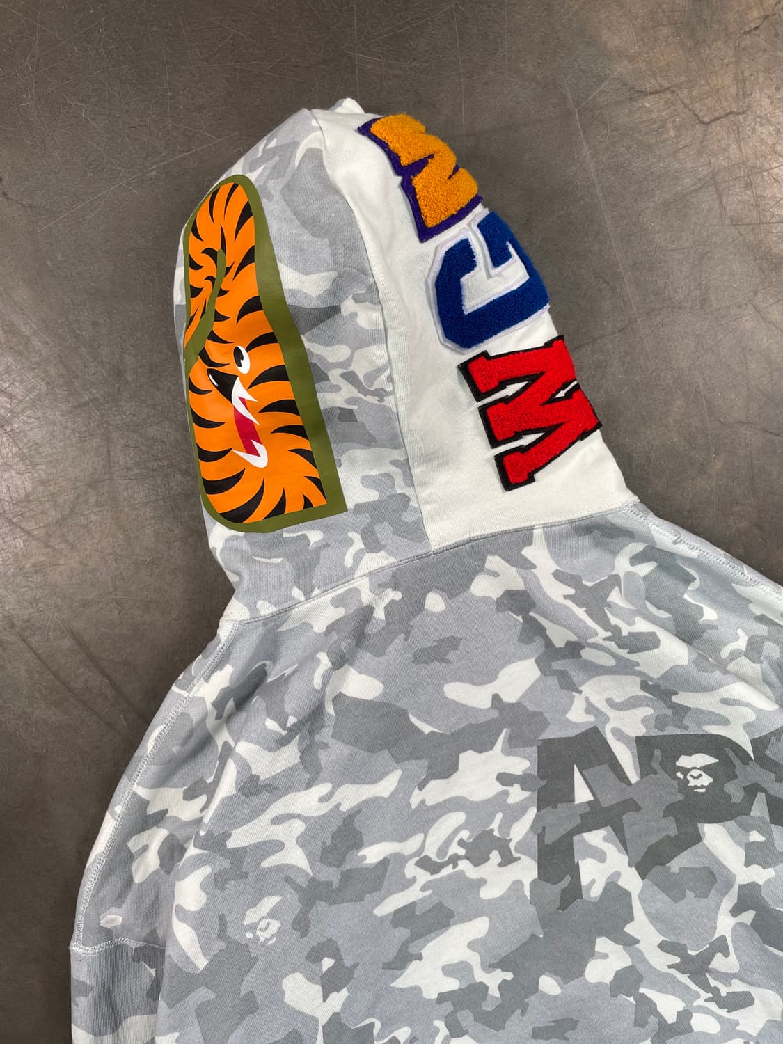 베이프 샤크 카모 후드집업 상품이미지7