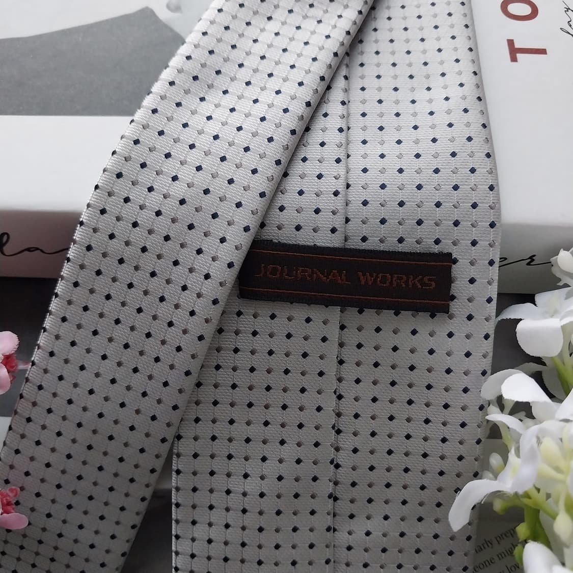 저널웍스 실크 라이트그레이 도트 넥타이 6.8cm A+등급 K1460
 상품이미지6