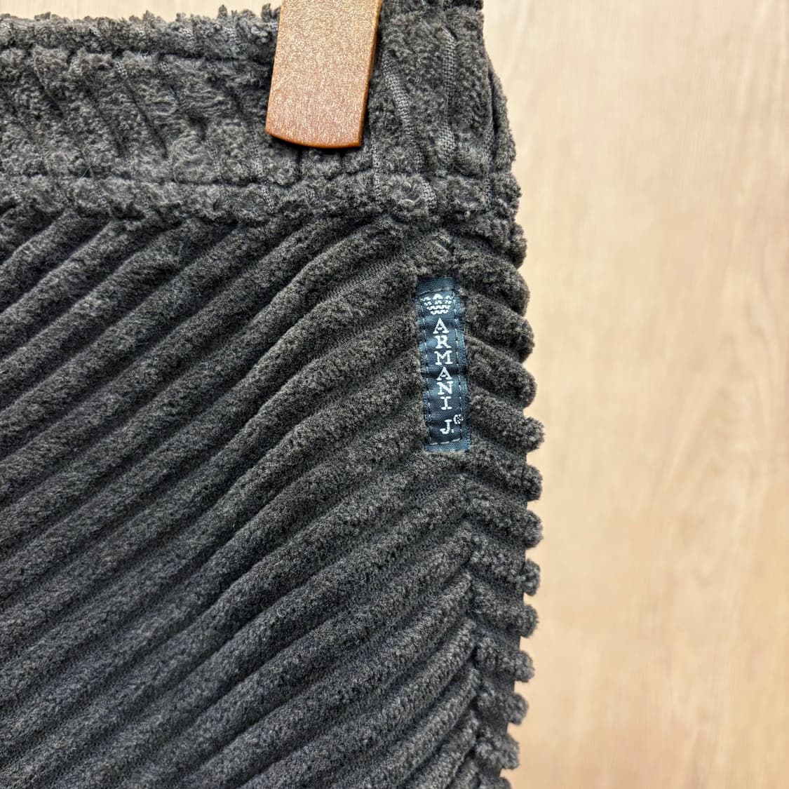 아르마니 진스 미니 스커트 코듀로이 사선 텍스처 패턴 지퍼 디테일 브라운 상품이미지6