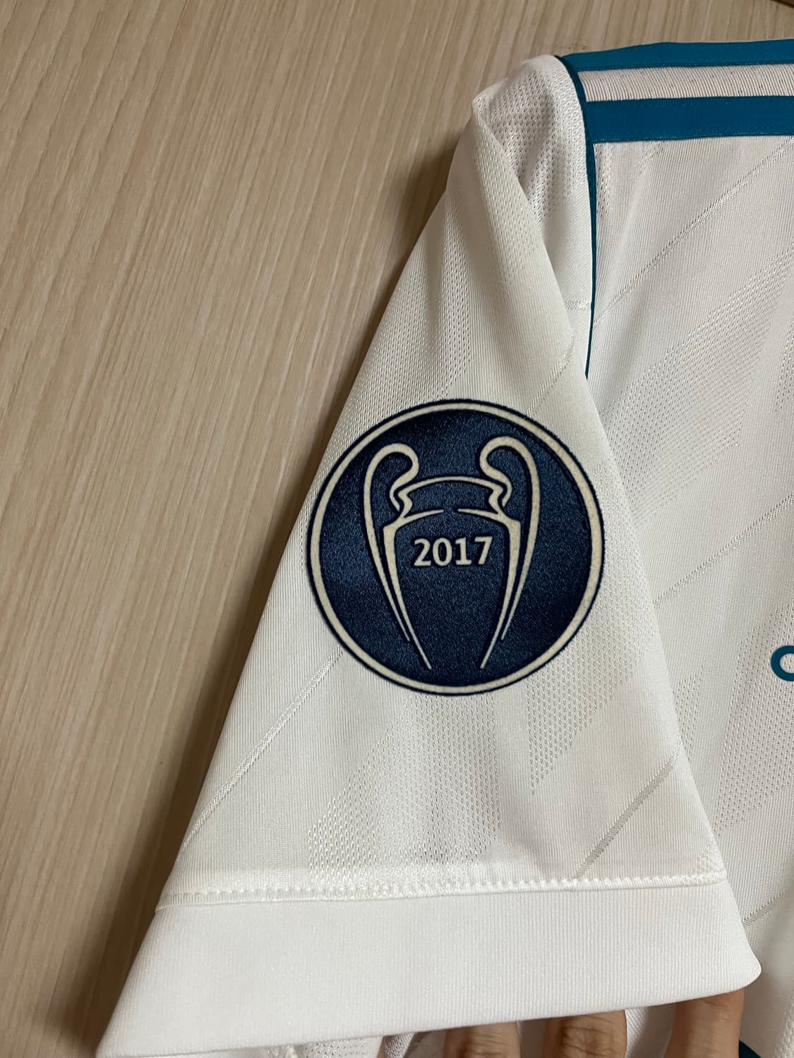 [L] 레알 마드리드 17-18 어센틱 홈 유니폼 모드리치 상품이미지7