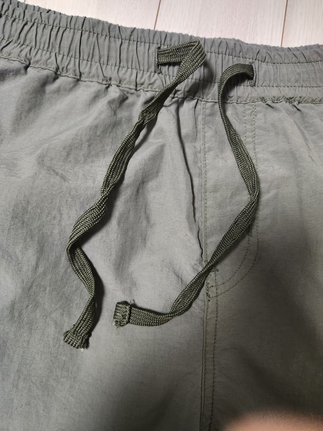 스케쳐스 퍼포먼스 카키색 밴딩 반바지 사이즈32 L

약간의 사용감 외에 상품이미지5