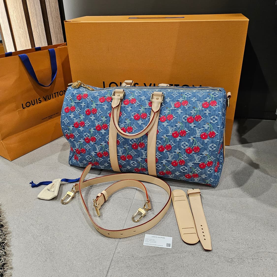 루이비통 x 무라카미 타카시 키폴 반둘리에 45 모노그램 체리 데님 상품이미지3