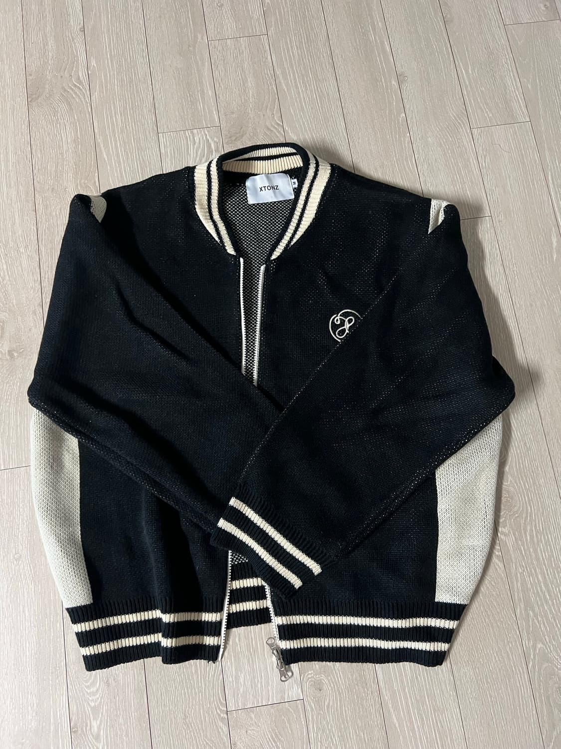 Xtonz 스타디움 니트집업 판매합니다! 상품이미지1