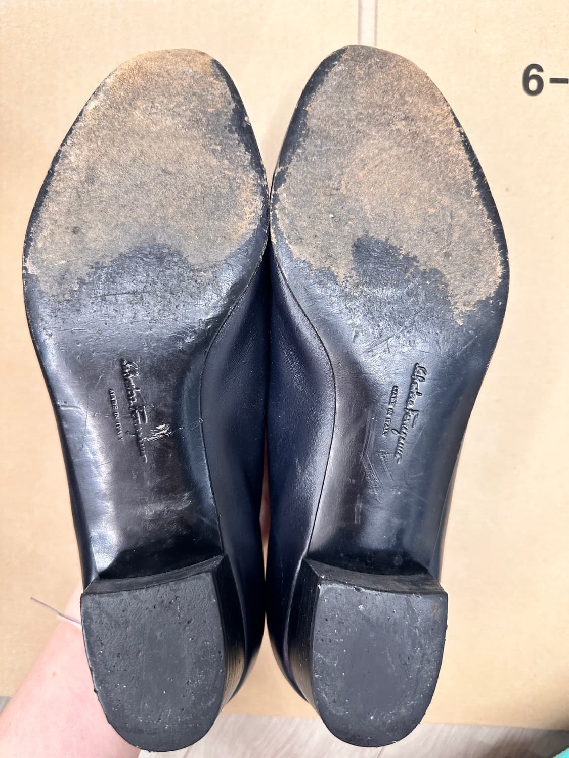 페라가모 네이비 리본 플랫슈즈 상품이미지3