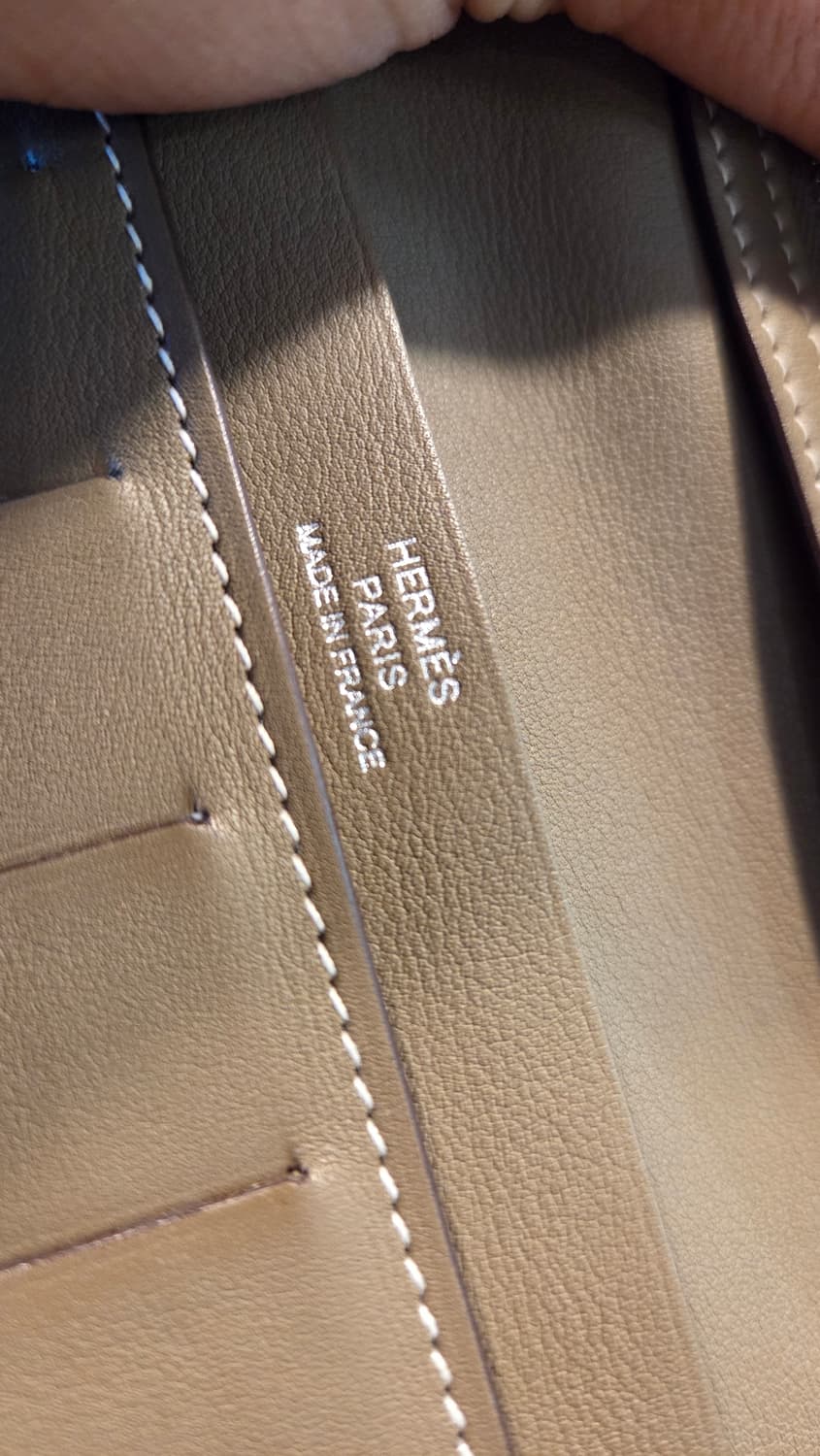 에르메스 트윌 장지갑 에토프색상 팝니다. 상품이미지1