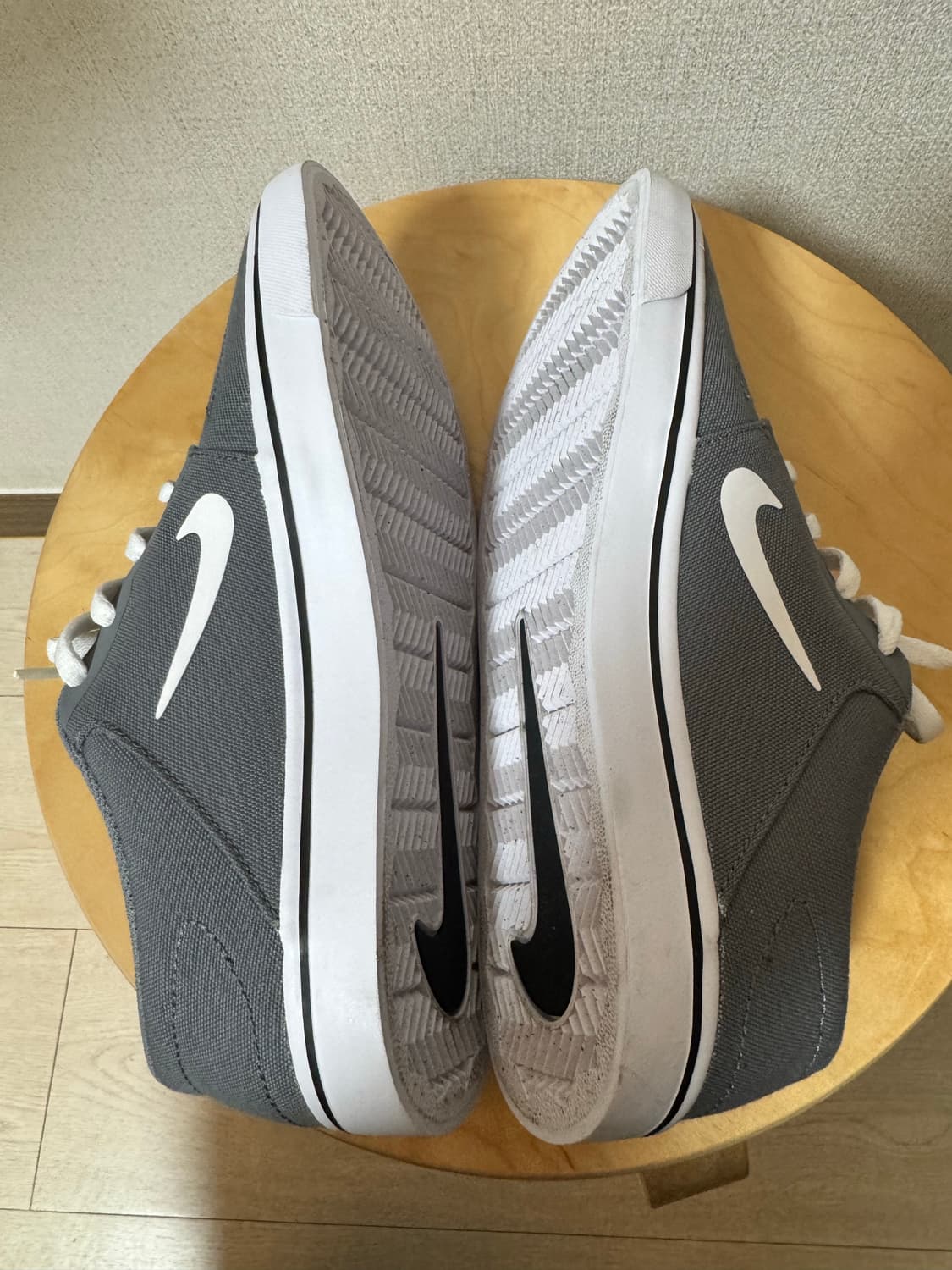 나이키 SB 캔버스 스니커즈 회색 250 팝니다! (미착용) 상품이미지2