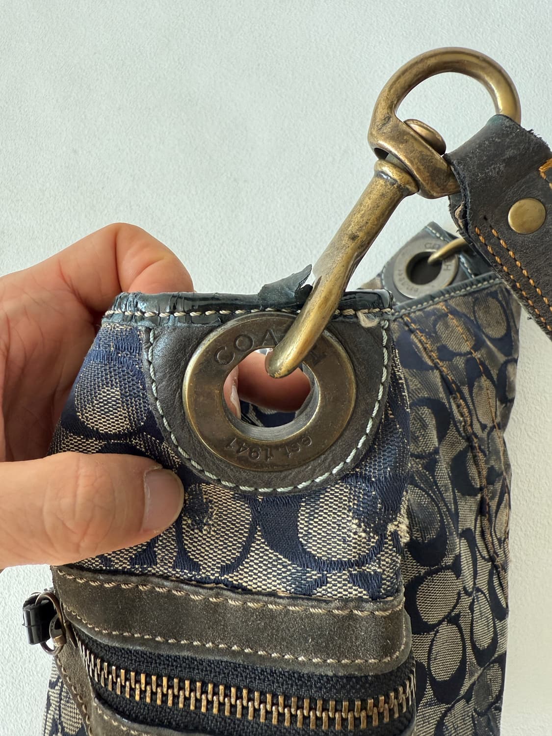 코치(COACH) 모노그램 숄더백 상품이미지7