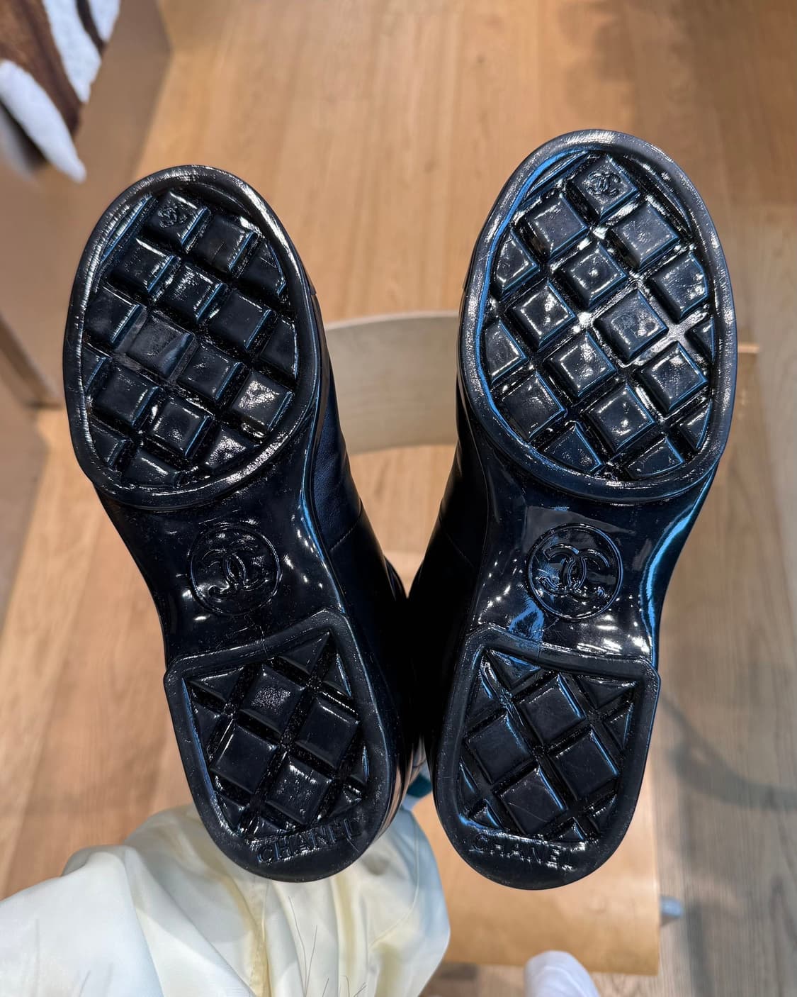 샤넬 블랙 00s 가죽 인터로킹 퀼팅 앵클 컴뱃 부츠 상품이미지7