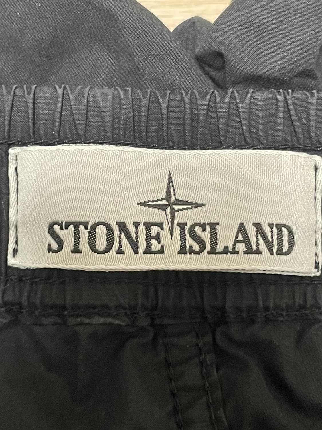 [ 29 ] 23ss 스톤아일랜드 와펜패치 카고팬츠 밴딩 블랙 상품이미지3
